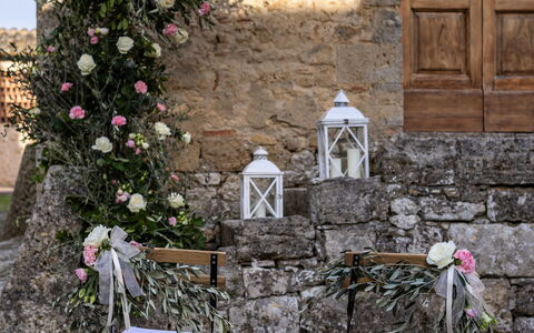 Antico Borgo San Lorenzo - Weddings And Events: Plant, Furniture, Property, Flower, Building, Table, Door, Window, Chair, Flowerpot