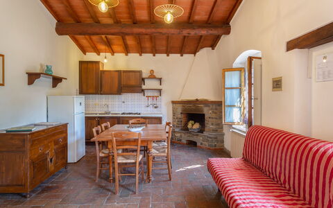pratale-apartments-chianti-tavernelle-val-di-pesa-farmhouse-quadri-apartment-living-room-kitchen