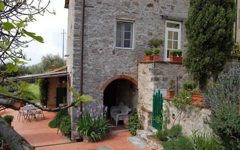 Borgo Bucatra Buonvento: Property, Building, House, Real Estate, Courtyard, Yard, Architecture, Home, Estate, Garden