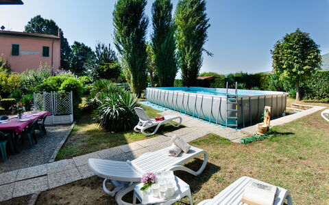 Villa Elisa: Property, Yard, Backyard, House, Real Estate, Building, Home, Garden, Grass, Architecture