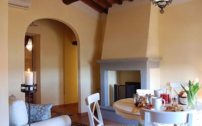 Accommodation:&nbsp;Dante Alighieri