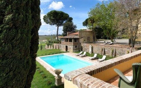Luna Di Cortona: Property, Building, Swimming Pool, House, Estate, Real Estate, Villa, Home, Hacienda, Apartment