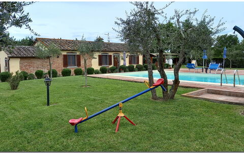 Villetta Di Cortona: Plant, Sky, Tree, Building, Water, Land Lot, Window, Grass, Recreation, Leisure