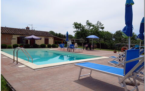 Villetta Di Cortona: Water, Sky, Building, Swimming Pool, Azure, Outdoor Furniture, House, Shade, Rectangle, Cloud