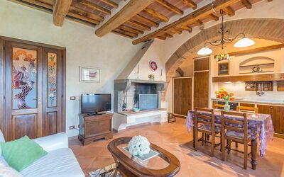 Smeraldo: Property, Room, Building, Furniture, Real Estate, House, Living Room, Interior Design, Estate, Home