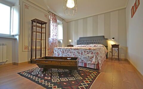 Appartamento Maccari: Room, Floor, Property, Furniture, Hardwood, Bedroom, Wood Flooring, Interior Design, Building, Bed