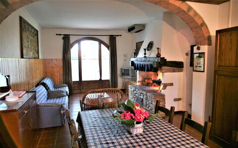 Agriturismo Girasole: Room, Property, Interior Design, Building, Furniture, Living Room, Ceiling, Architecture, Arch, House