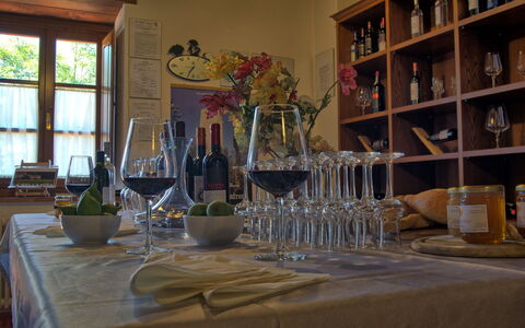Sole Nel Prato: Room, Table, Dining Room, Barware, Furniture, Restaurant, Interior Design, Stemware, Wine Glass, Glass