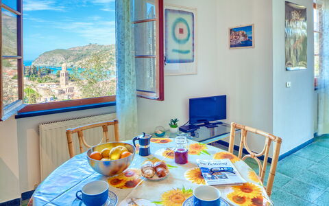 Olivi Del Mesco - Levanto: Room, Property, House, Table, Interior Design, Vacation, Building, Real Estate, Furniture, Home