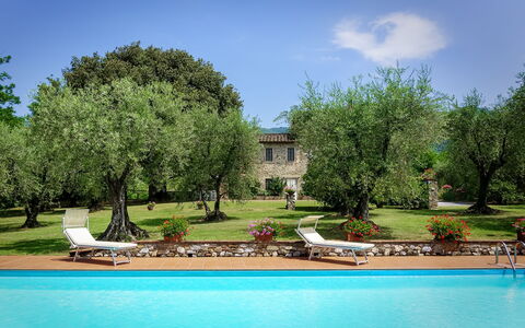 Casa Tonio: Water, Natural Landscape, Sky, Swimming Pool, Green, Property, Tree, Daytime, Estate, Home