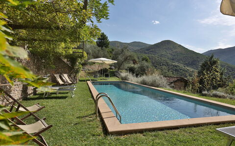 Chiodo: Swimming Pool, Property, Natural Landscape, House, Estate, Real Estate, Grass, Home, Leisure, Building