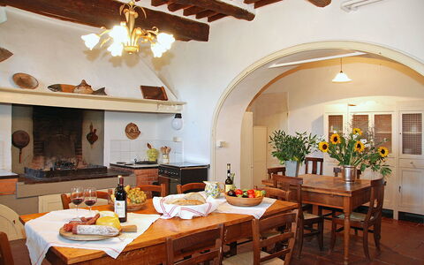 Fubbiano: Room, Property, Building, Ceiling, Dining Room, Interior Design, Furniture, Table, House, Real Estate