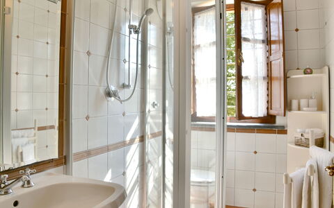 La Capanna: Bathroom, Plumbing Fixture, Interior Design, Flooring, Bathroom Sink, Wood, Floor, Tap, Plumbing, Sink