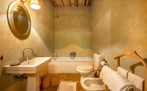 Lavacchio 12: Mirror, Tap, Plumbing Fixture, Sink, Property, Bathroom Sink, Bathroom, Building, Interior Design, Comfort