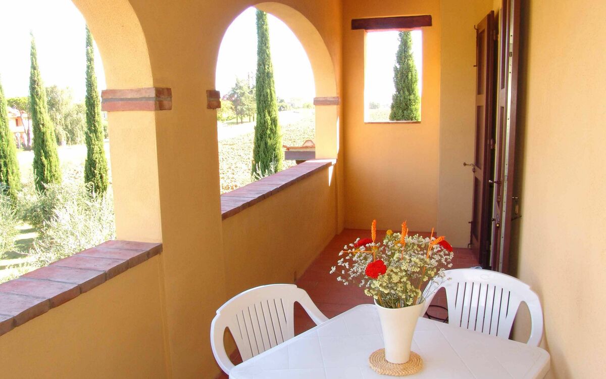 Accommodation:&nbsp;First Floor Apartment