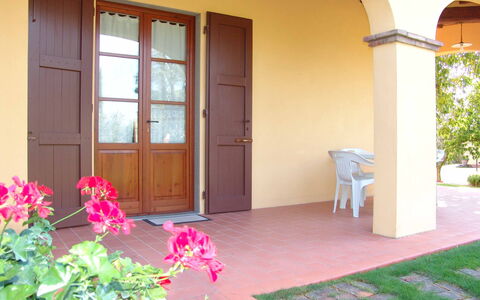 Accommodation:&nbsp;Ground Floor Apartment N.1