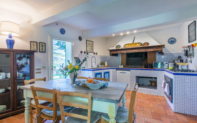 Accommodation:&nbsp;Borgo Castagnoli 612.4
