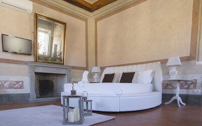 Accommodation:&nbsp;Romantic Suite Caminetto