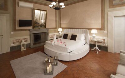 Accommodation:&nbsp;Romantic Suite Caminetto