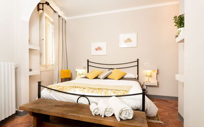 Suite Via Boni: Bedroom, Bed, Furniture, Room, Bed Frame, Property, Bed Sheet, Interior Design, Bedding, Mattress