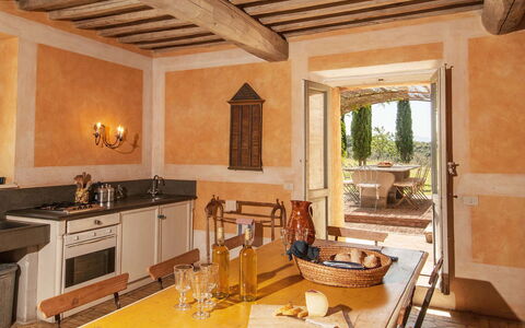 Lavacchio 14: Property, Table, Countertop, Wood, Interior Design, Cabinetry, Houseplant, Architecture, Couch, Kitchen