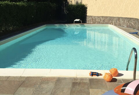 Villa Vigna: Swimming Pool, Property, Tile, Leisure, Azure, Real Estate, Home, Floor, Rectangle, House