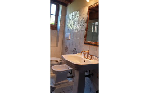 La Boutique del Cardinale: Property, Room, House, Building, Bathroom, Interior Design, Furniture, Architecture, Real Estate, Home