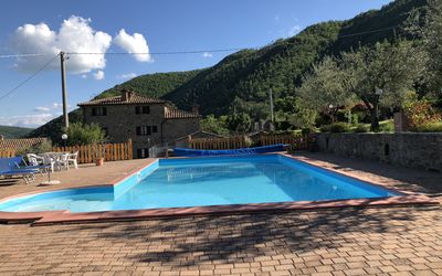 Agriturismo Cuiano: Swimming Pool, Property, Sky, Water, House, Vacation, Leisure, Real Estate, Mountain, Tree