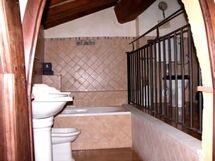 monastery-guest-house-citta-di-castello-villa-bathroom