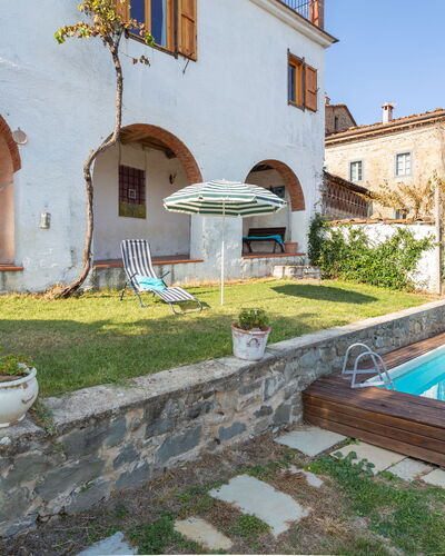 Casa Alice: Property, Building, House, Real Estate, Swimming Pool, Residential Area, Villa, Estate, Hacienda, Backyard