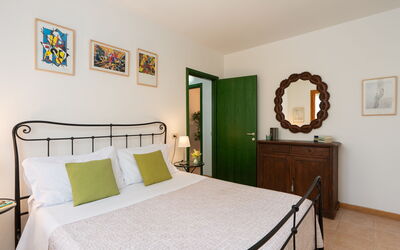 Croco - Garden View Ground Floor: Furniture, Bed, Bedroom, Interior Design, Wall, Flooring, Wood, Floor, Bed Sheet, Bedding