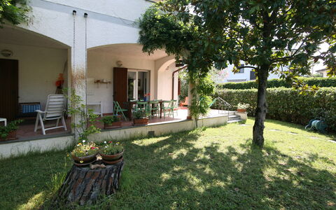 Villa Del Forte: Property, House, Building, Yard, Real Estate, Backyard, Home, Courtyard, Garden, Grass