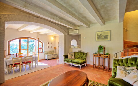 Casa Fioraie: Room, Building, Property, Interior Design, Ceiling, Living Room, Furniture, Real Estate, House, Floor