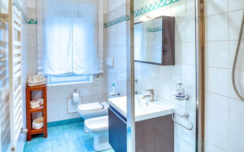Dai Fiorentini - Apartment In Levanto: Bathroom, Property, Room, Blue, Building, Interior Design, Real Estate, Architecture, House, Plumbing Fixture