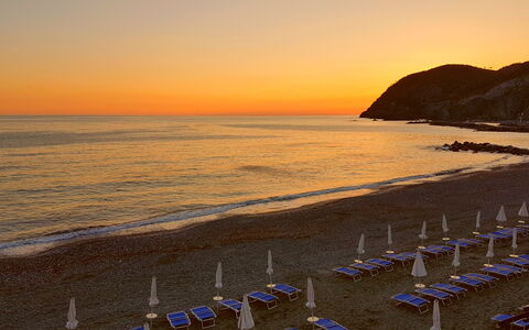 Dai Fiorentini - Apartment In Levanto: Sea, Coast, Sky, Beach, Horizon, Shore, Ocean, Sunset, Evening, Morning