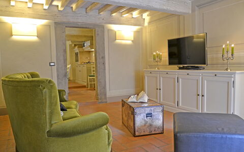 Appartamento Tommasi Fierli: Room, Property, Furniture, Interior Design, Building, Living Room, Suite, Ceiling, Floor, House