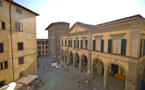 Appartamento Tommasi Fierli: Building, Architecture, Town, Facade, Neighbourhood, Urban Area, City, House, Street, Town Square