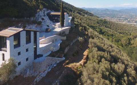 Villetta Farfallina: Property, Geological Phenomenon, Hill Station, Aerial Photography, Mountain, House, Architecture, Village, Photography, Building