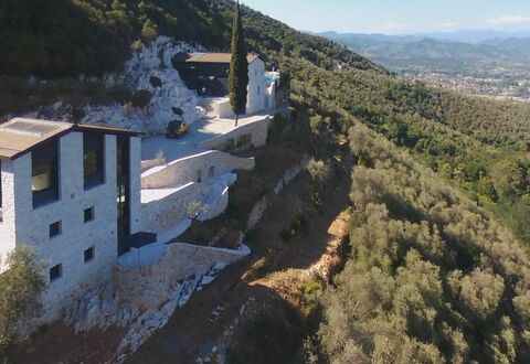 Villetta Farfallina: Property, Geological Phenomenon, Hill Station, Aerial Photography, Mountain, House, Architecture, Village, Photography, Building