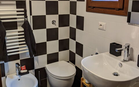 Agriturismo Il Giaggiolo without Pool: Bathroom, Property, Toilet, Room, Wall, Tile, Bathroom Sink, Toilet Seat, Plumbing Fixture, Interior Design