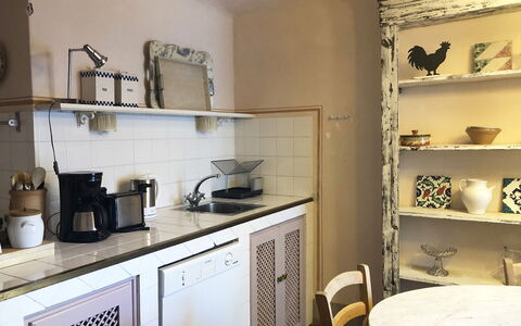 Il Mezzanino: Room, Property, Furniture, Shelf, Interior Design, Building, Wall, House, Cabinetry, Floor