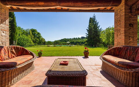 Podere a Lafi: Sky, Plant, Property, Nature, Green, Building, Wood, Grass, Interior Design, Shade
