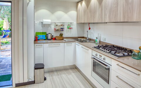 Il Frantoio Del Mesco - Levanto: Room, Gas Stove, Major Appliance, Interior Design, Kitchen, Floor, Kitchen Appliance, Kitchen Sink, Kitchen Stove, Glass