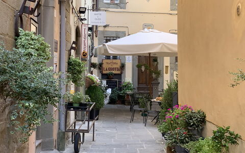 Casa Annateresa: Neighbourhood, Property, Building, Town, Street, Alley, Real Estate, Courtyard, Infrastructure, Road