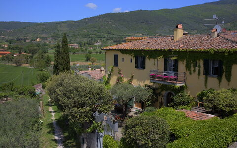 Villa Toppani Del Sodo: Mountain Village, Property, Natural Landscape, Rural Area, Village, Building, House, Residential Area, Home, Estate