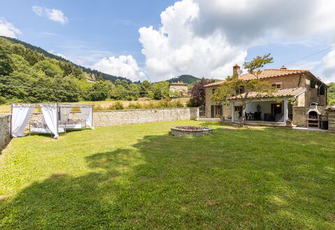 Villa Il Biancospino: Cloud, Sky, Plant, Tree, Land Lot, Grass, Natural Landscape, Landscape, Grassland, Real Estate