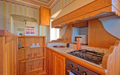 Accommodation:&nbsp;Sole