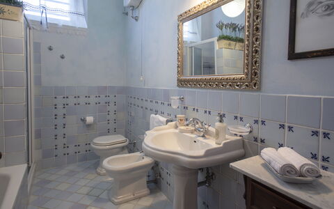 Villa Asciolo: Plumbing Fixture, Blue, Architecture, Bathroom Sink, Room, Interior Design, Property, Wall, Tile, Purple