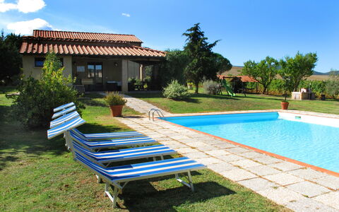 Agriturismo Le Selvole: Sky, Plant, Water, Building, Nature, Cloud, Azure, Tree, Swimming Pool, Shade