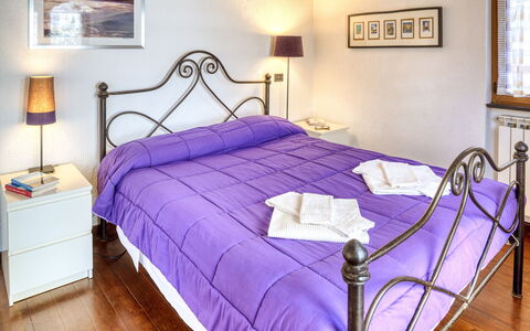 Mario - Levanto: Bed, Lighting, Room, Interior Design, Wood, Floor, Bedding, Property, Wall, Bedroom